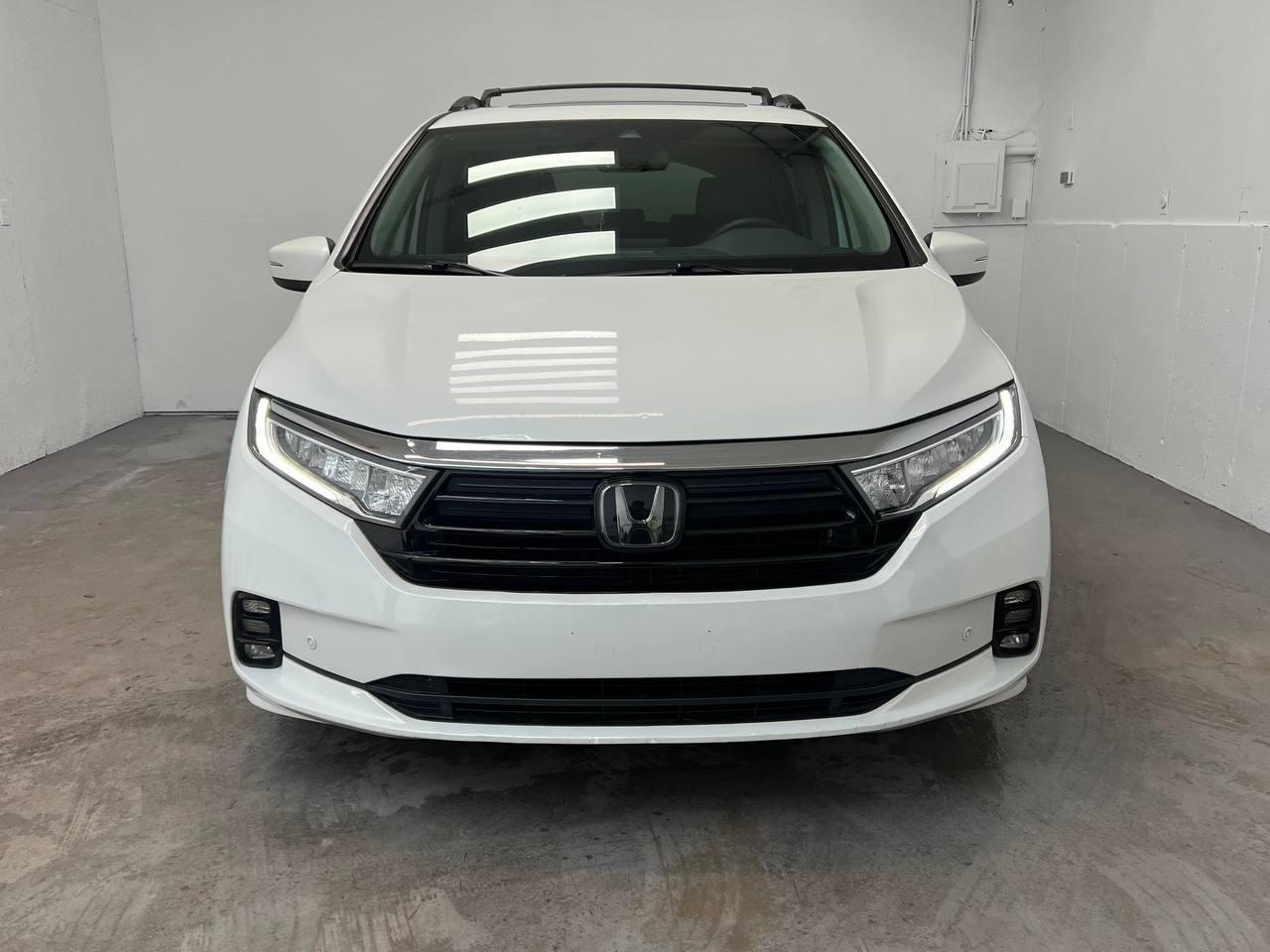 Honda Odyssey Touring  w/ DVD and Navigation 2022