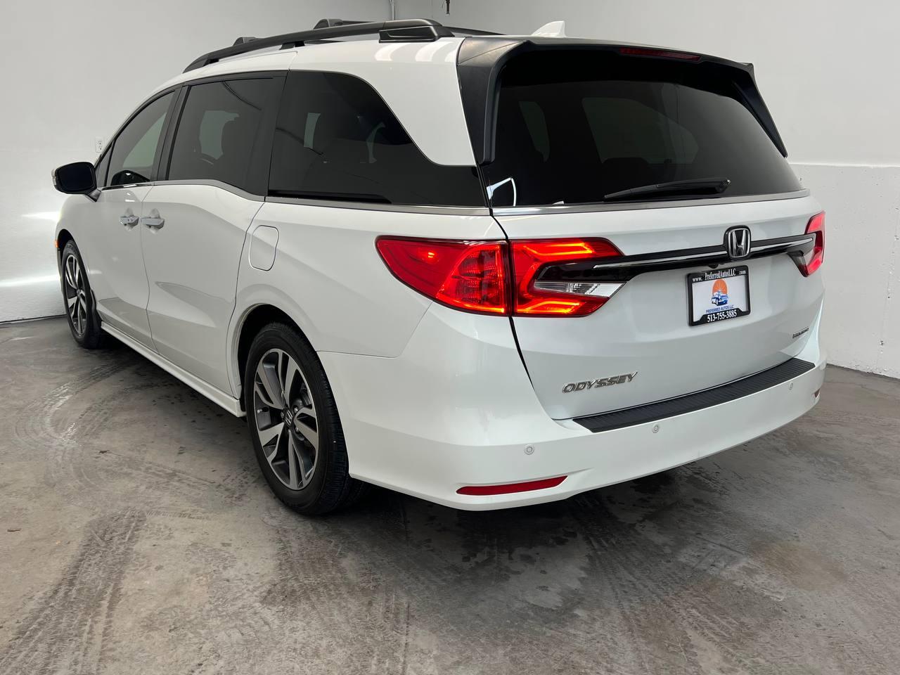 Honda Odyssey Touring  w/ DVD and Navigation 2022