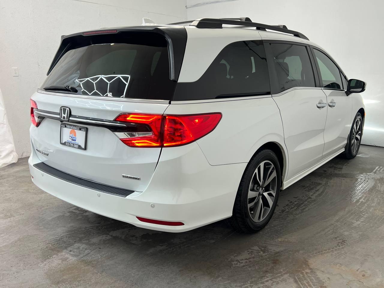 Honda Odyssey Touring  w/ DVD and Navigation 2022