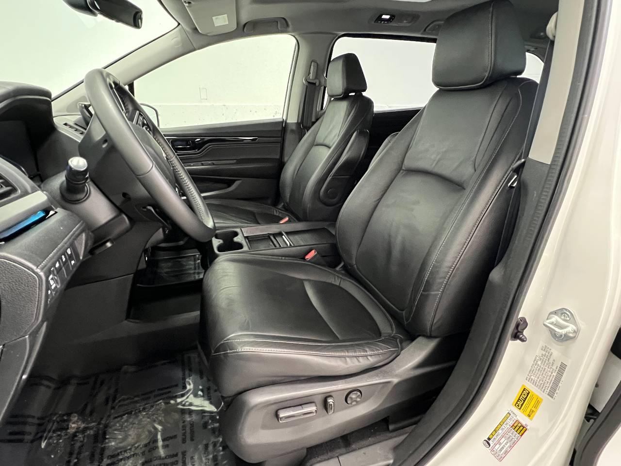 Honda Odyssey Touring  w/ DVD and Navigation 2022