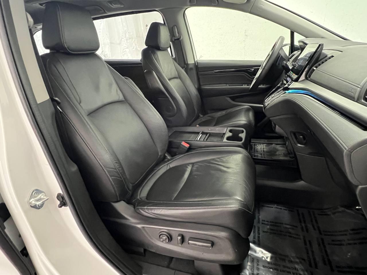 Honda Odyssey Touring  w/ DVD and Navigation 2022