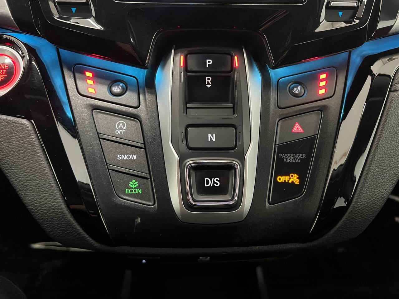 Honda Odyssey Touring  w/ DVD and Navigation 2022