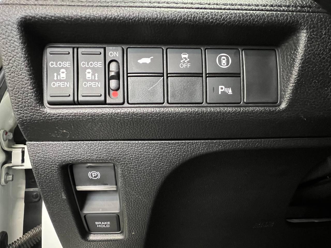 Honda Odyssey Touring  w/ DVD and Navigation 2022