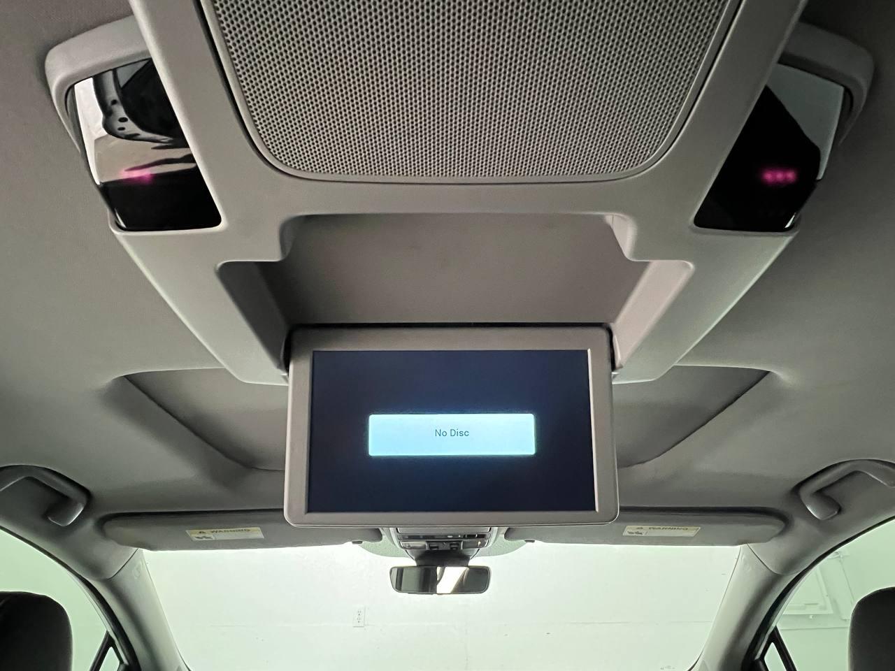 Honda Odyssey Touring  w/ DVD and Navigation 2022