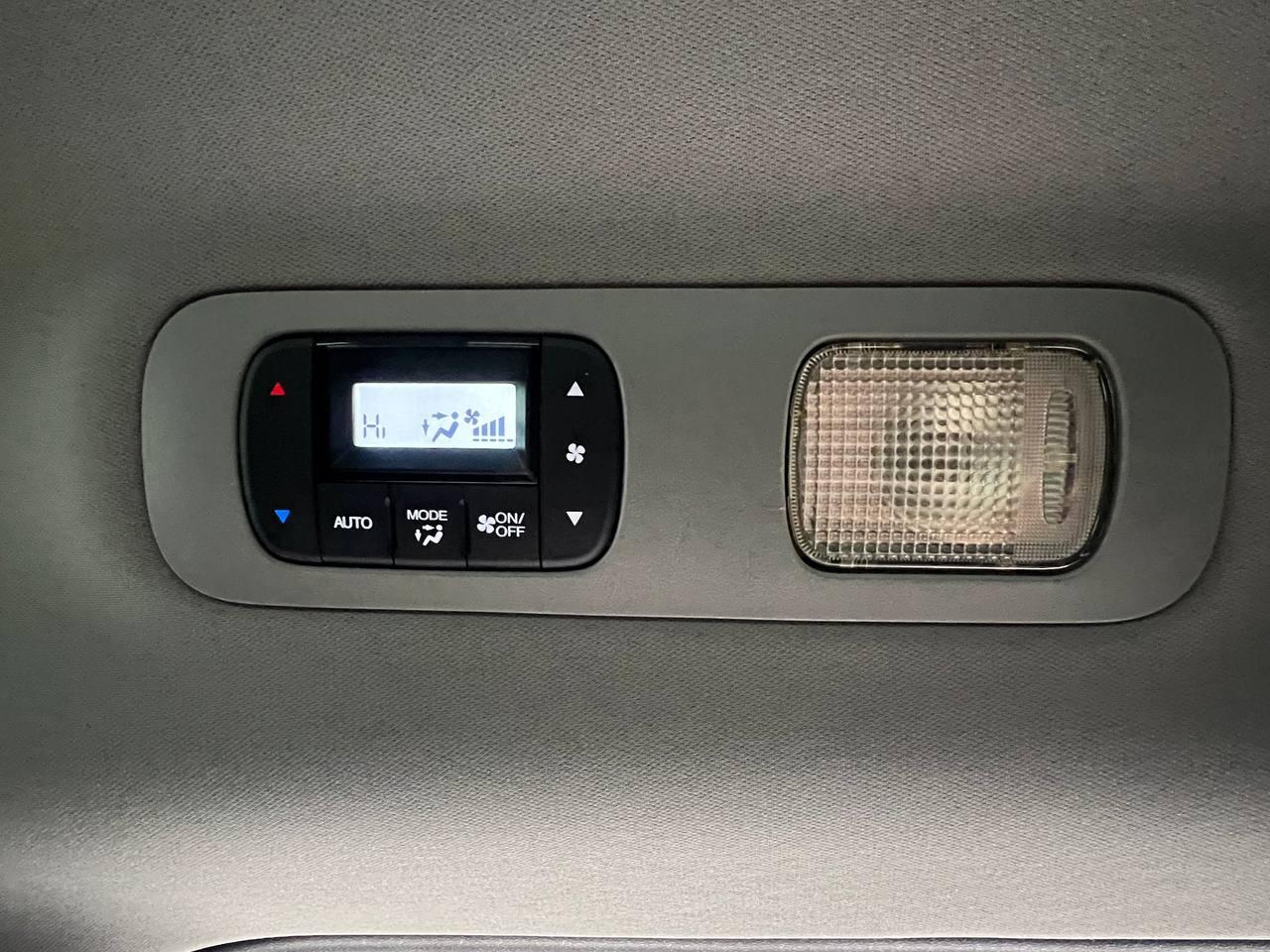 Honda Odyssey Touring  w/ DVD and Navigation 2022