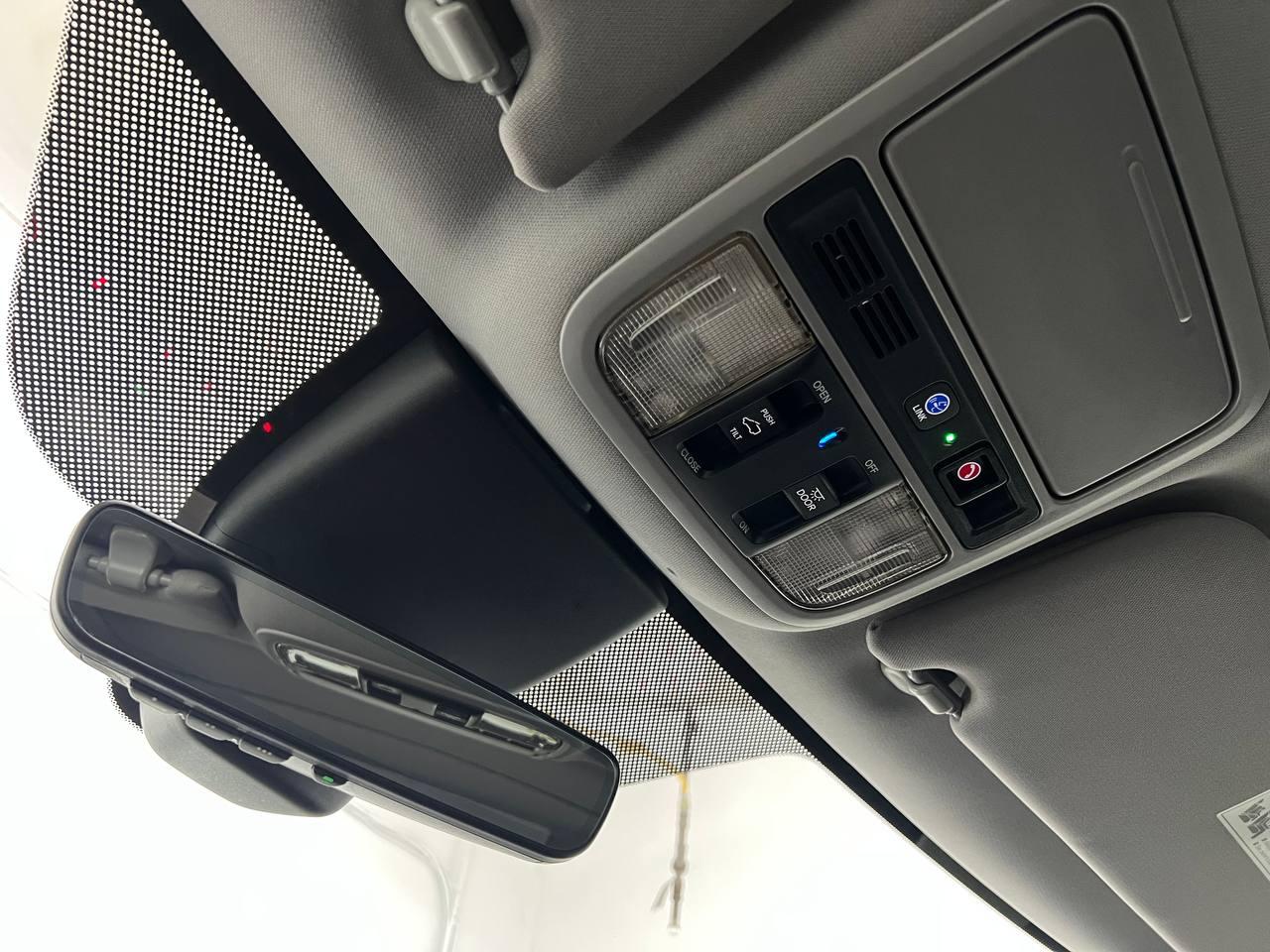 Honda Odyssey Touring  w/ DVD and Navigation 2022