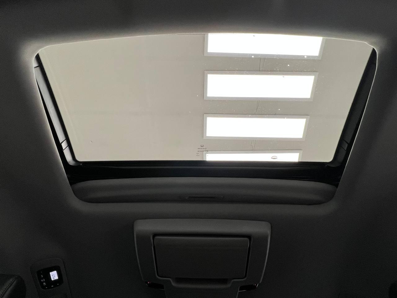 Honda Odyssey Touring  w/ DVD and Navigation 2022