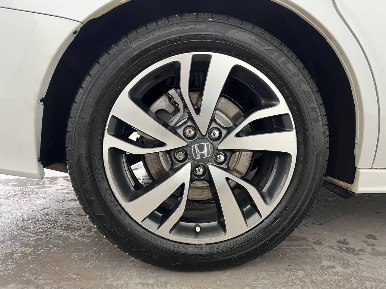 Honda Odyssey Touring  w/ DVD and Navigation 2022