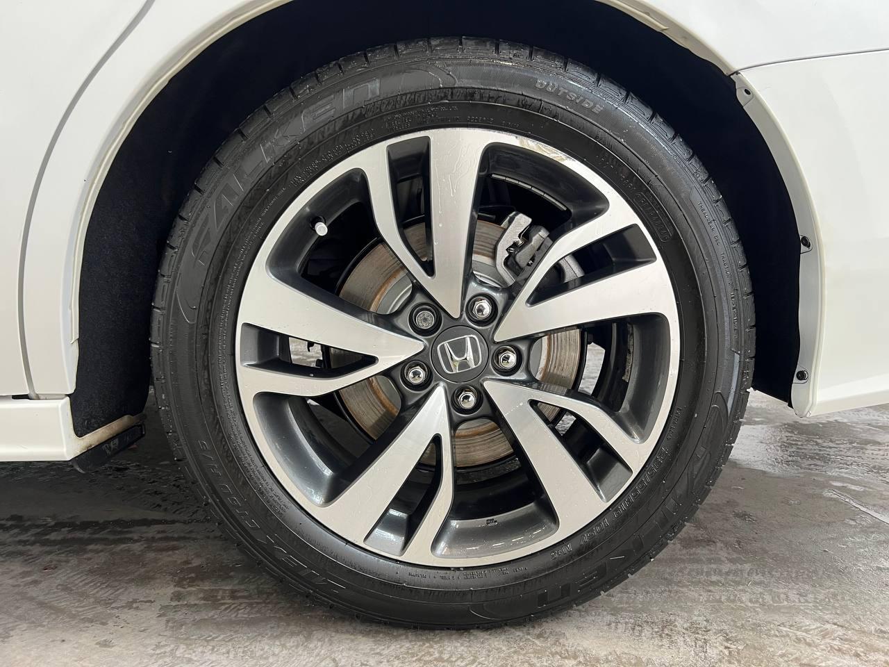 Honda Odyssey Touring  w/ DVD and Navigation 2022