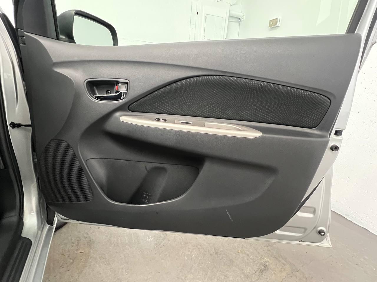 Toyota Yaris Sedan 2010