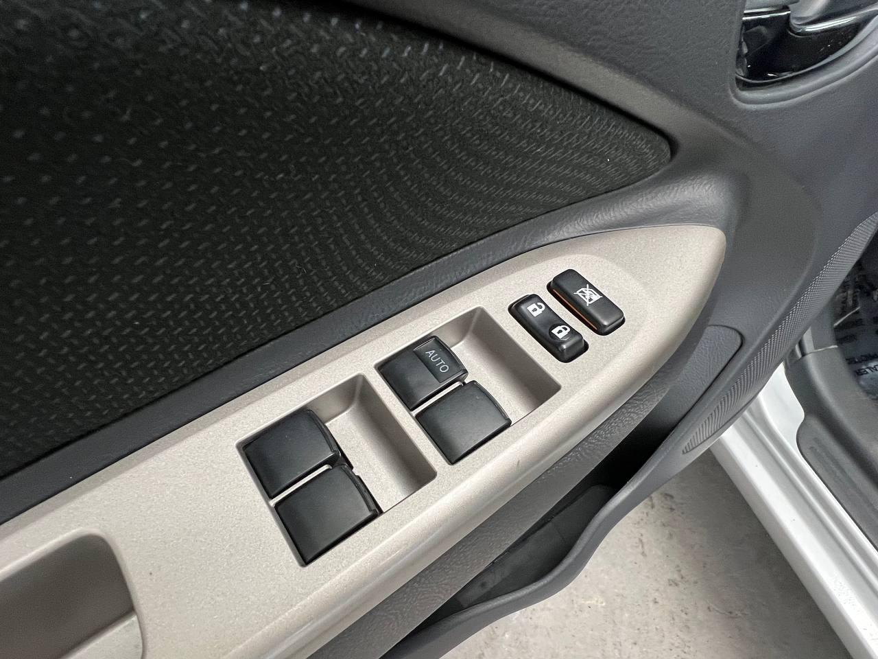 Toyota Yaris Sedan 2010