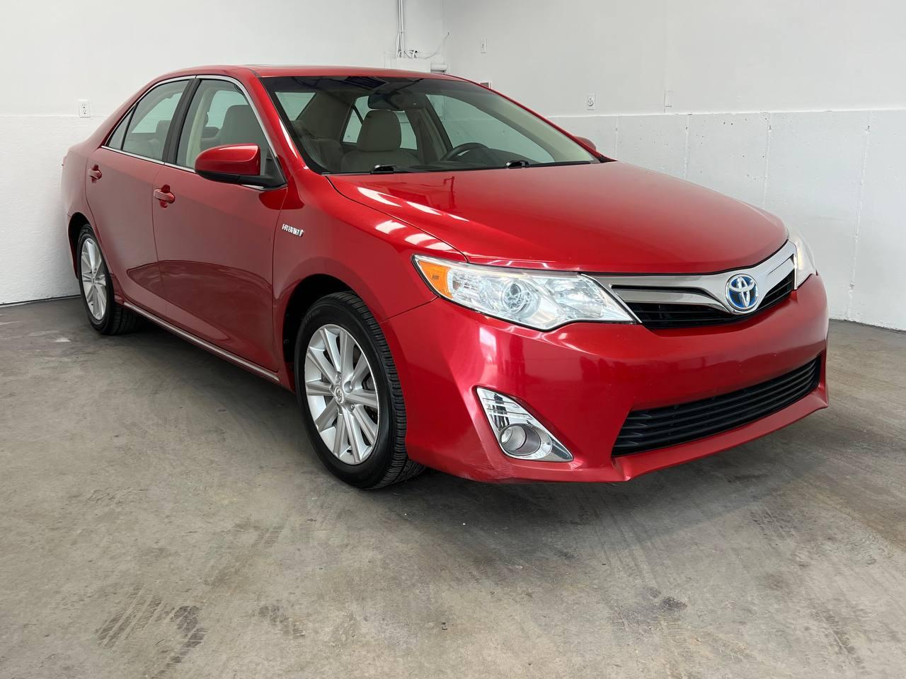 Toyota Camry Hybrid XLE 2012