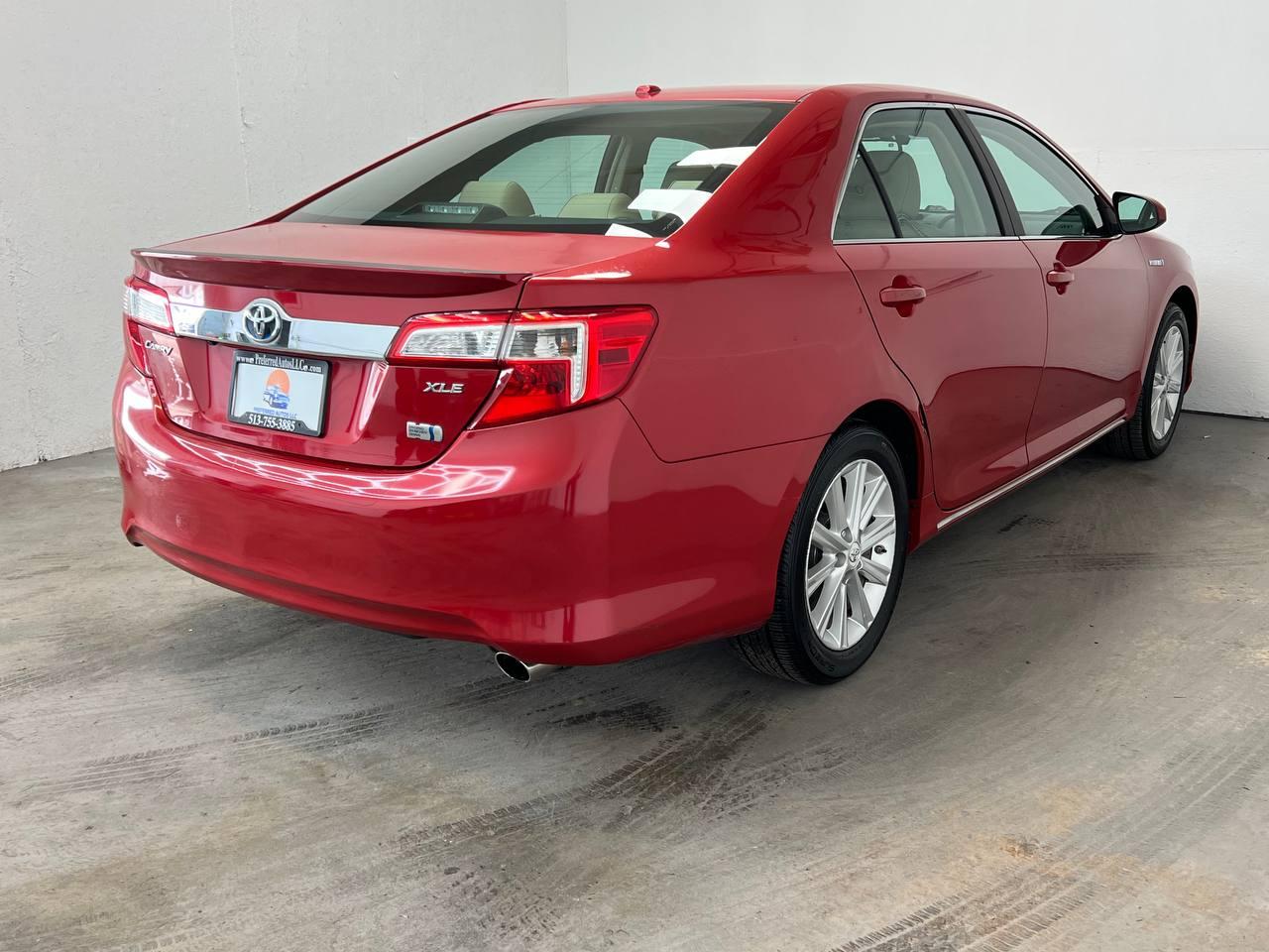 Toyota Camry Hybrid XLE 2012