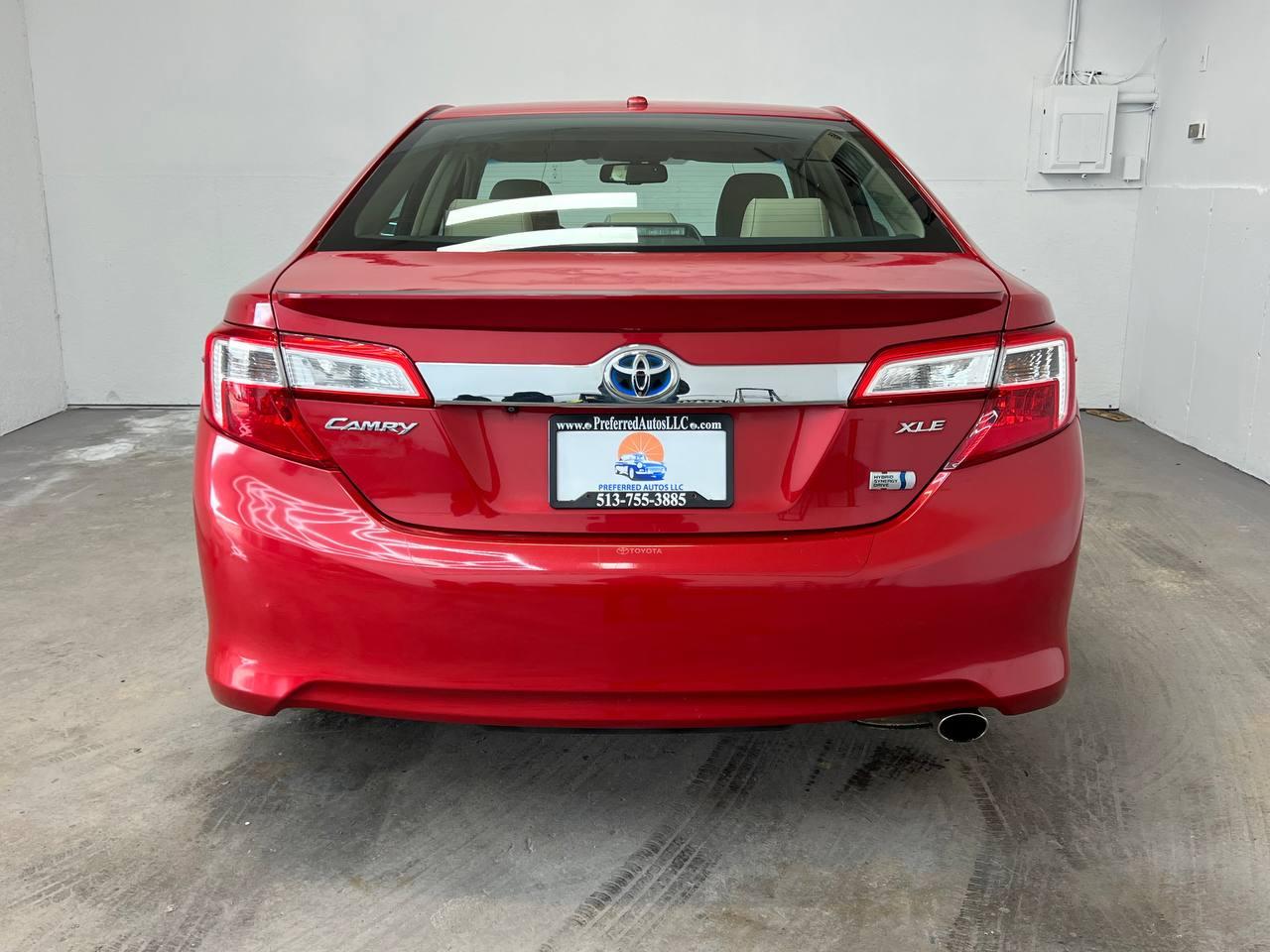 Toyota Camry Hybrid XLE 2012