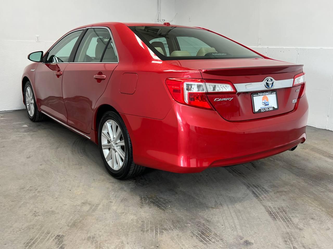 Toyota Camry Hybrid XLE 2012