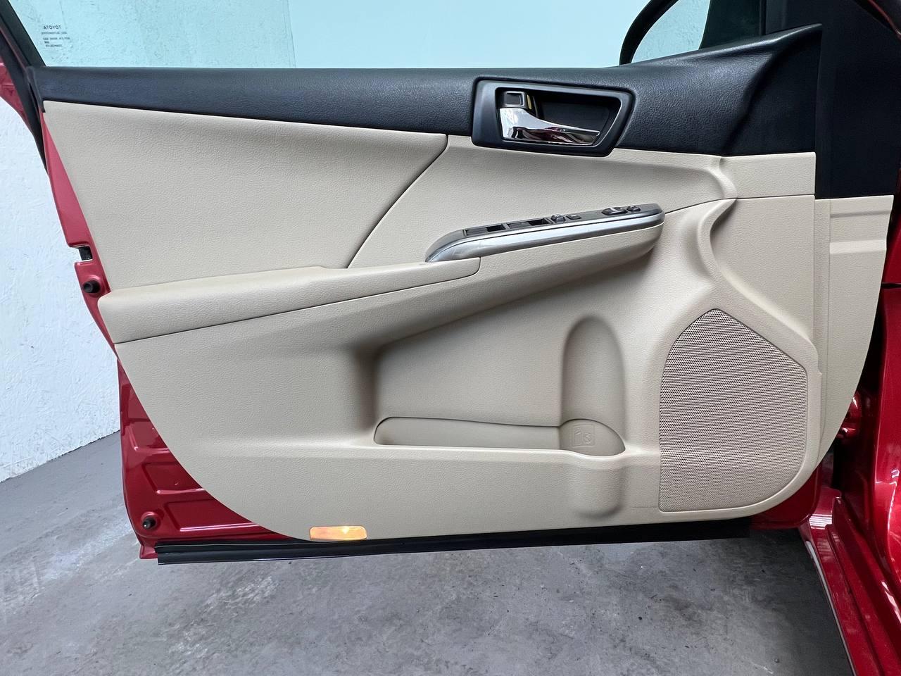 Toyota Camry Hybrid XLE 2012