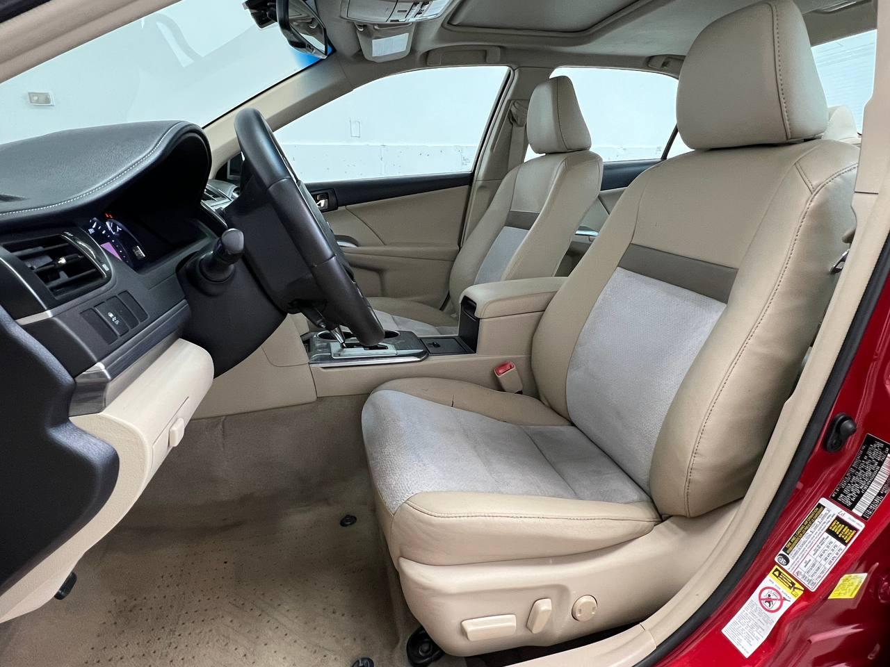 Toyota Camry Hybrid XLE 2012