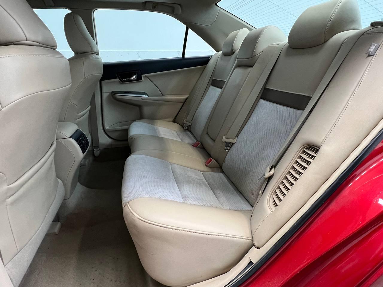 Toyota Camry Hybrid XLE 2012