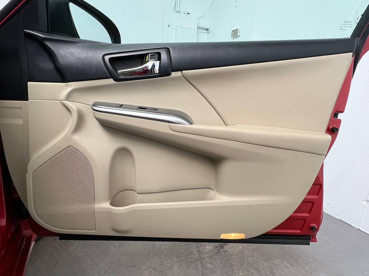 Toyota Camry Hybrid XLE 2012