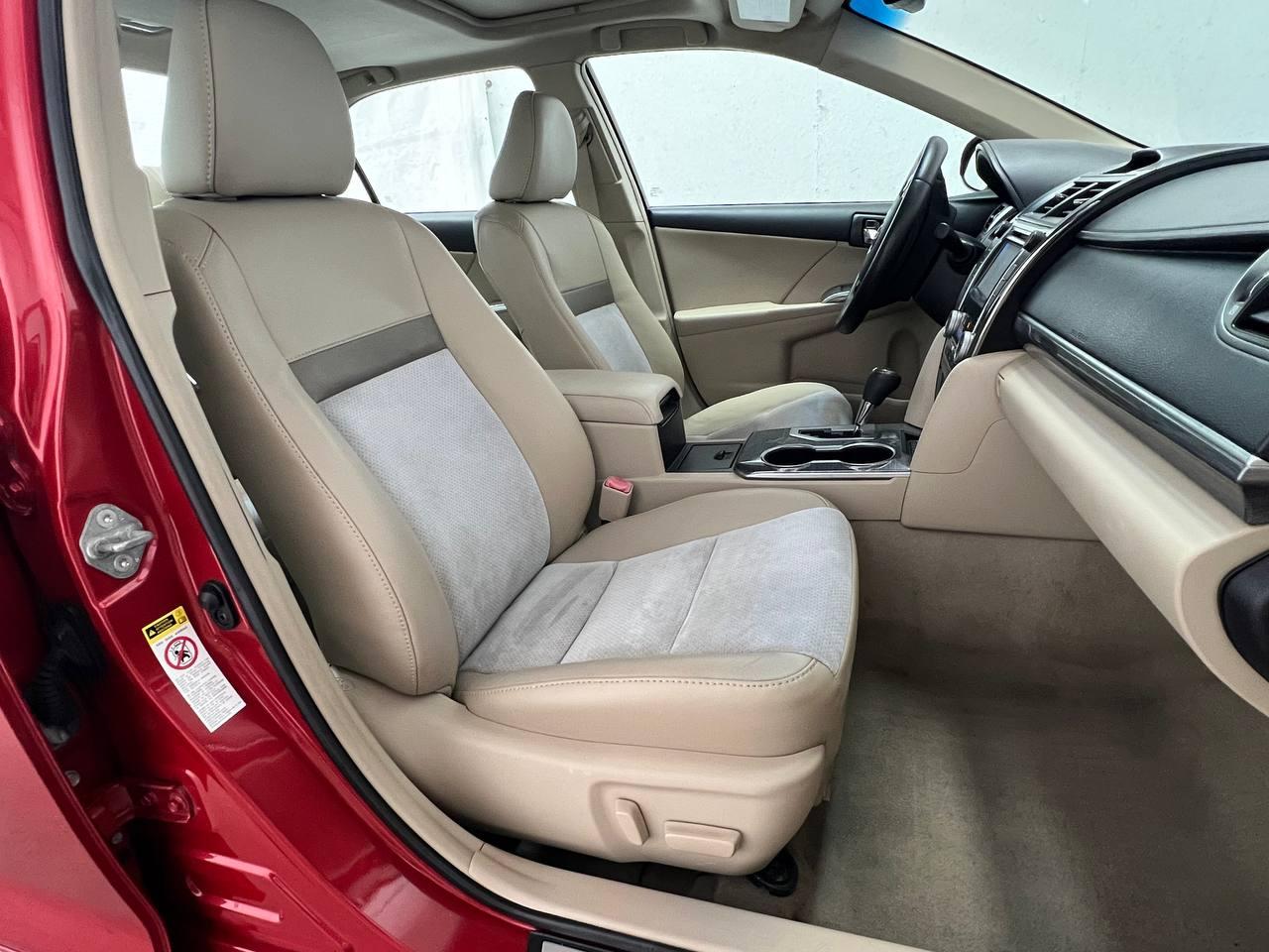 Toyota Camry Hybrid XLE 2012