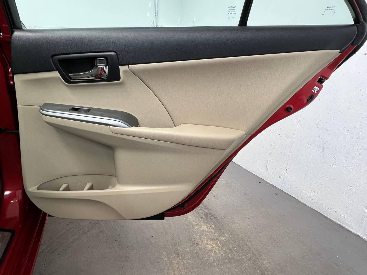 Toyota Camry Hybrid XLE 2012