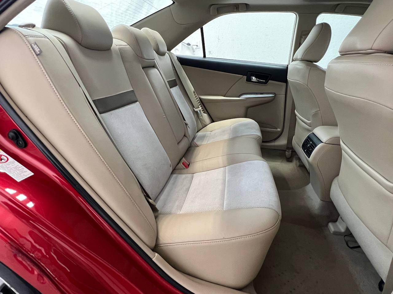 Toyota Camry Hybrid XLE 2012