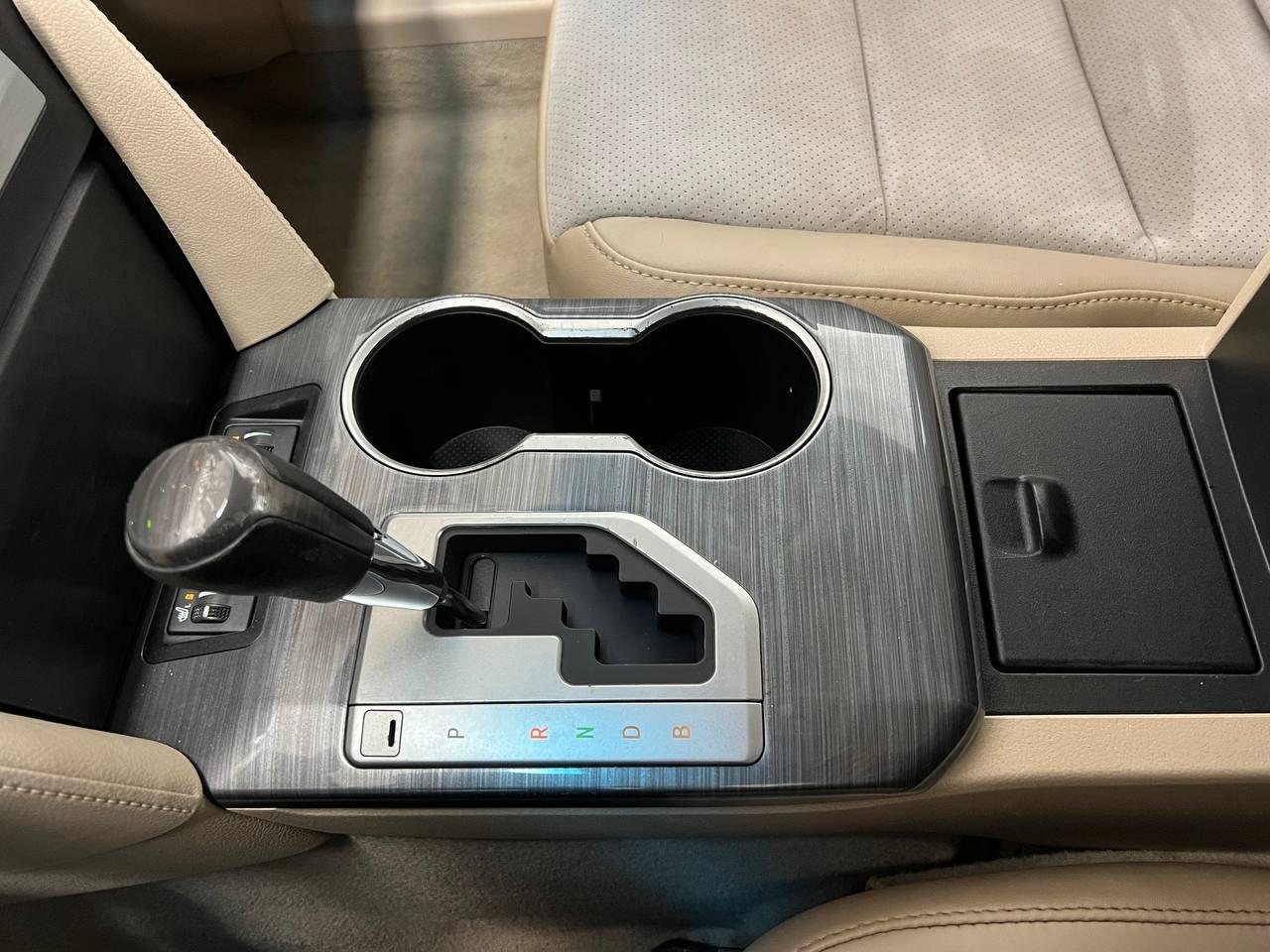 Toyota Camry Hybrid XLE 2012