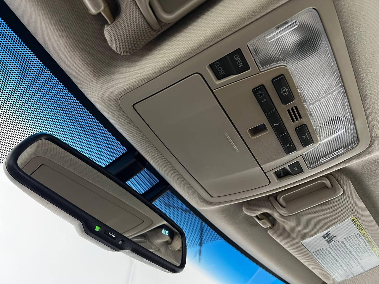 Toyota Camry Hybrid XLE 2012