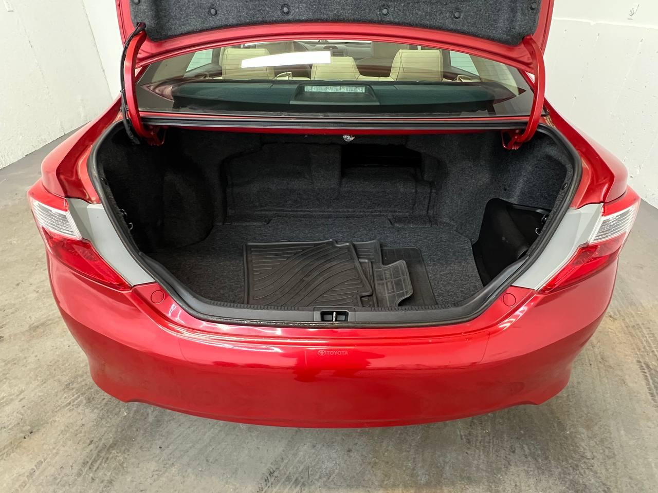 Toyota Camry Hybrid XLE 2012