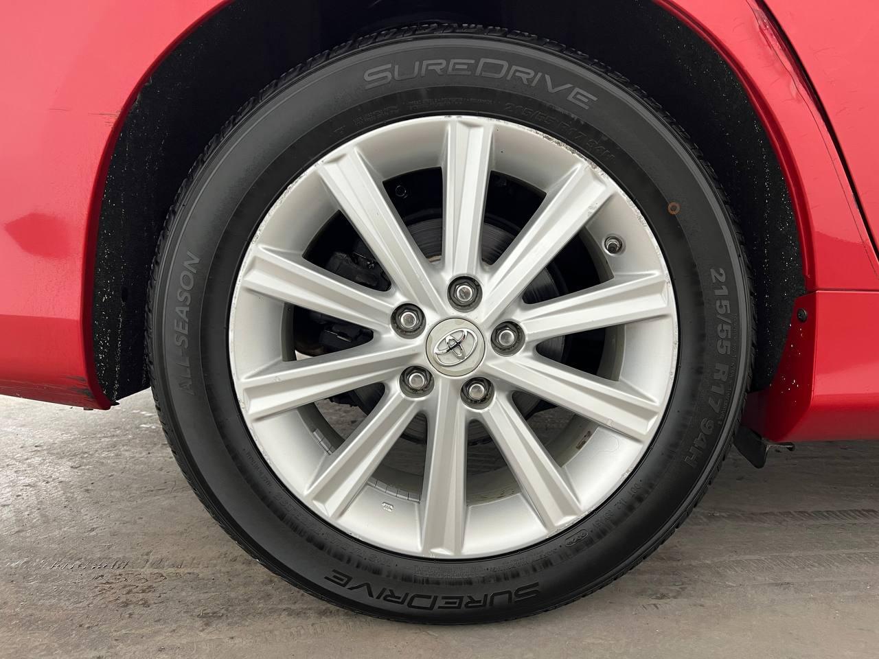 Toyota Camry Hybrid XLE 2012