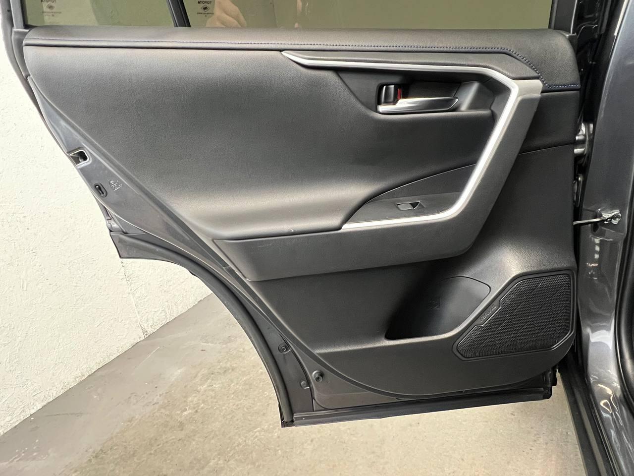 Toyota RAV4 Hybrid XSE AWD 2021