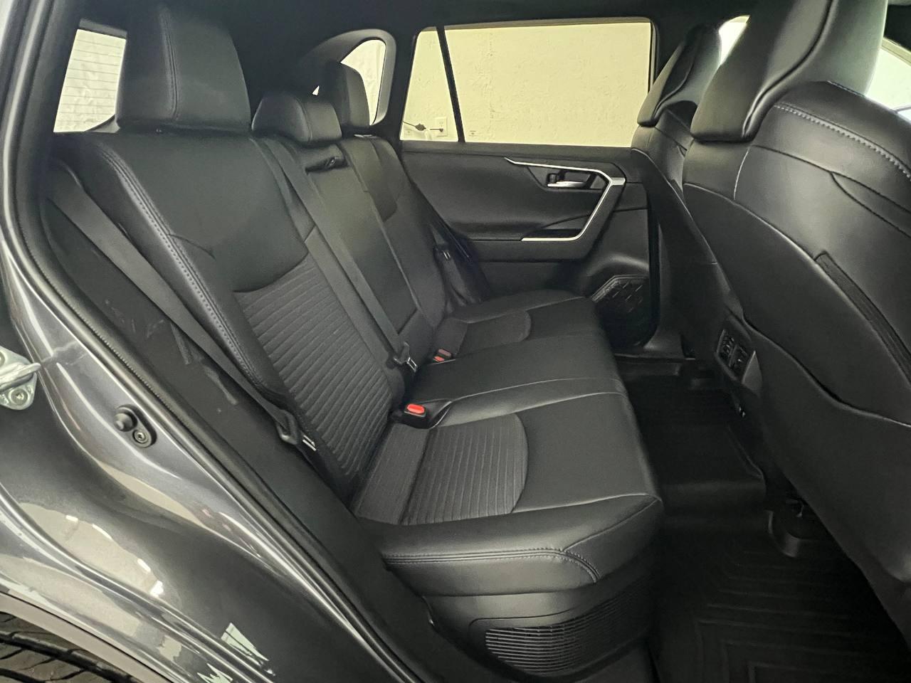 Toyota RAV4 Hybrid XSE AWD 2021