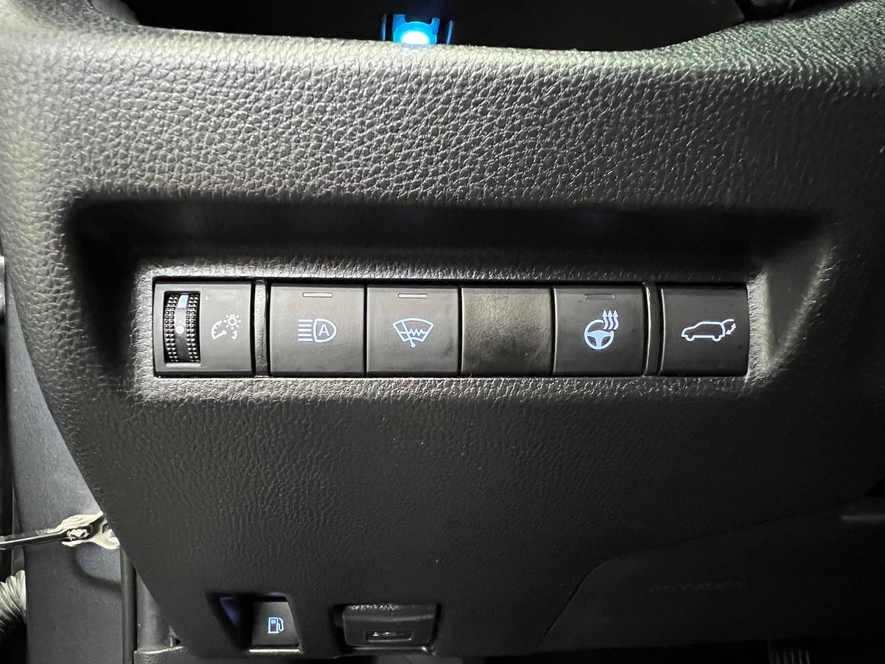 Toyota RAV4 Hybrid XSE AWD 2021