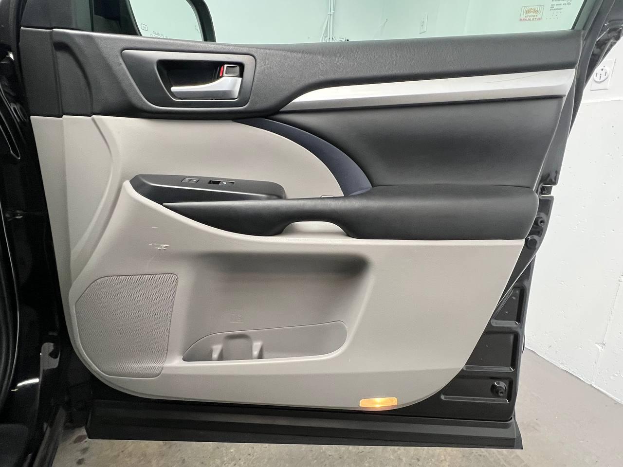 Toyota Highlander XLE V6 AWD (Natl) 2017