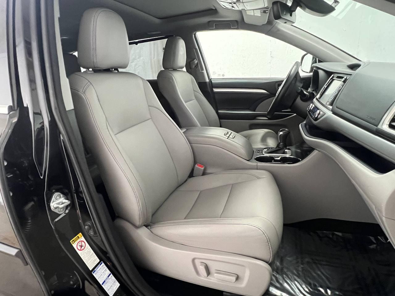 Toyota Highlander XLE V6 AWD (Natl) 2017