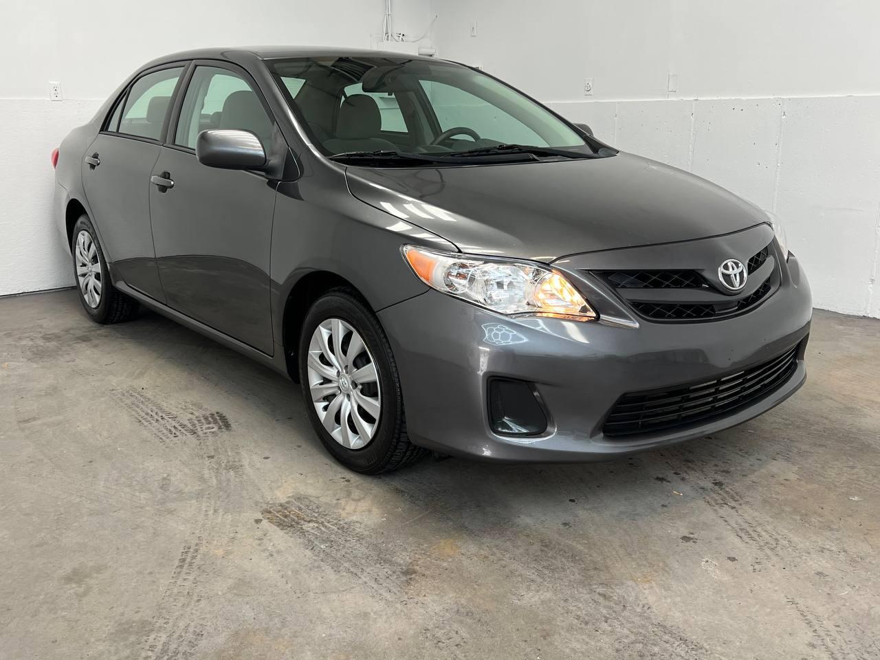 Toyota Corolla 4dr Sdn Auto LE (Natl) 2012