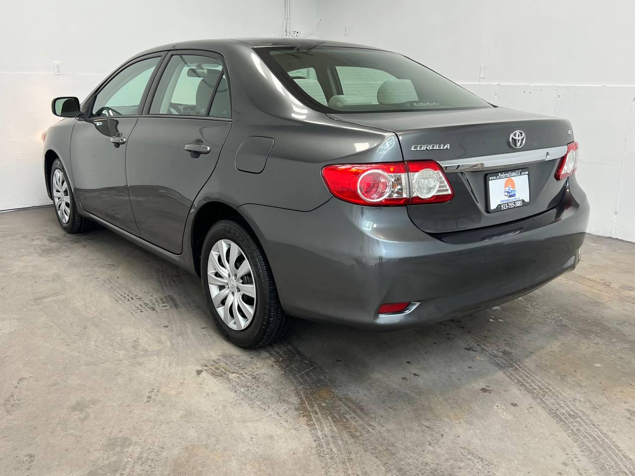 Toyota Corolla 4dr Sdn Auto LE (Natl) 2012