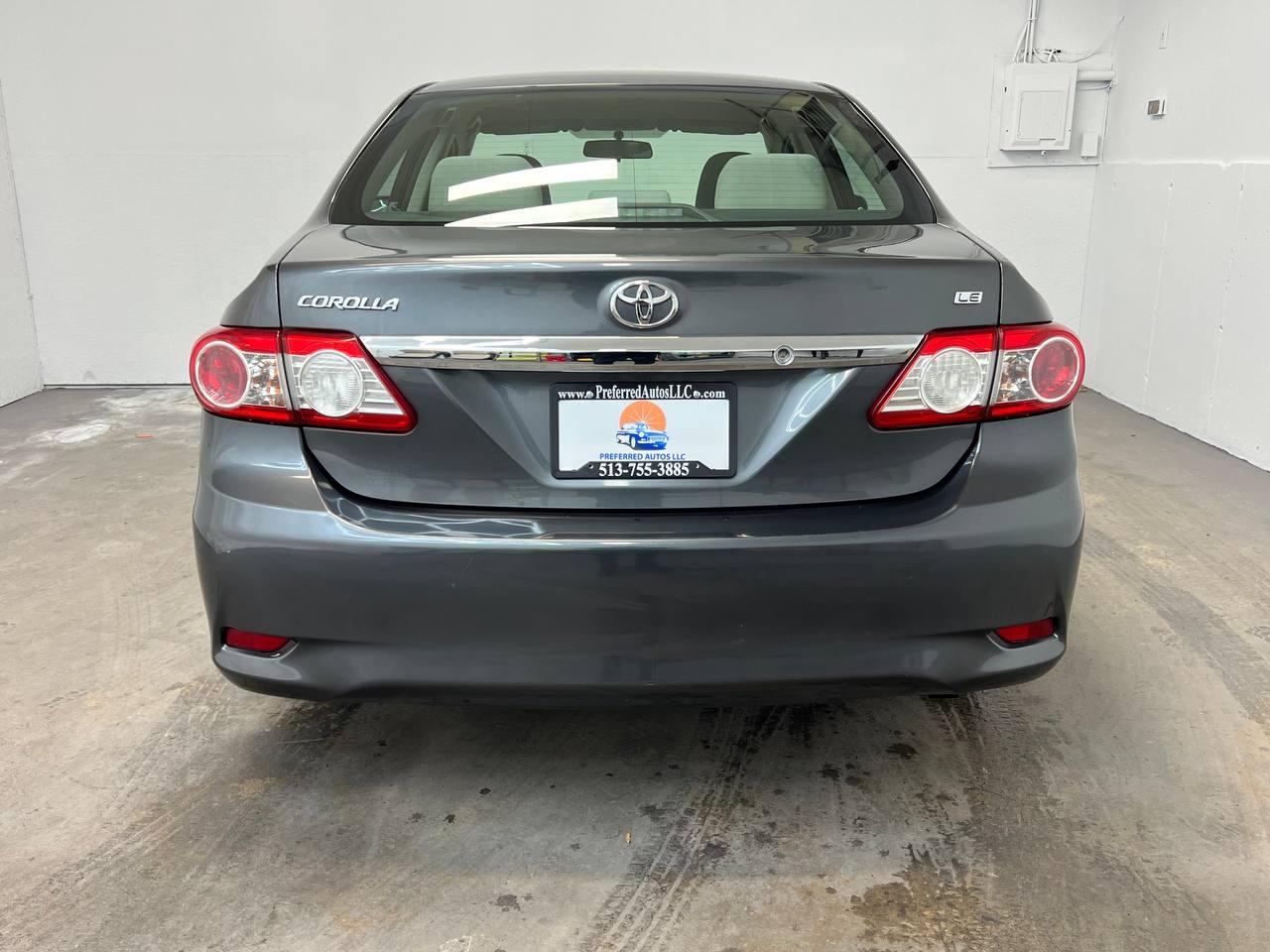Toyota Corolla 4dr Sdn Auto LE (Natl) 2012