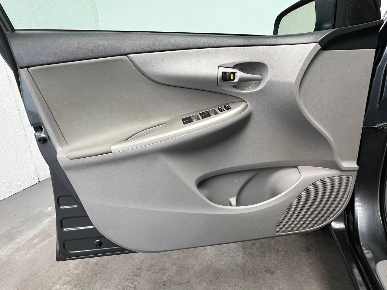 Toyota Corolla 4dr Sdn Auto LE (Natl) 2012