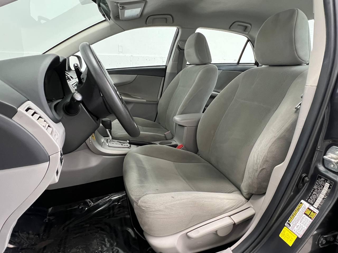 Toyota Corolla 4dr Sdn Auto LE (Natl) 2012