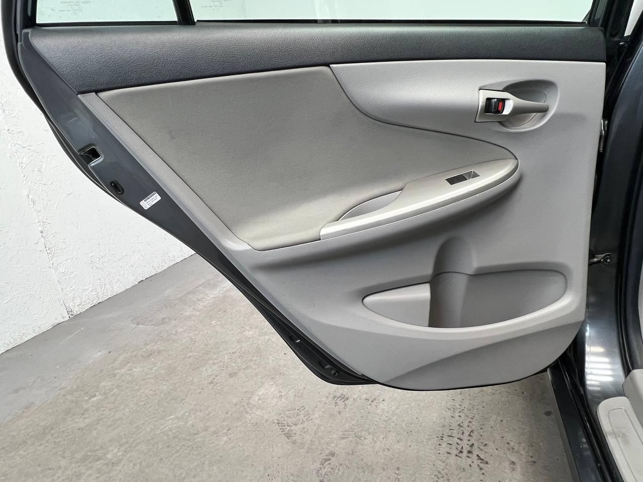 Toyota Corolla 4dr Sdn Auto LE (Natl) 2012