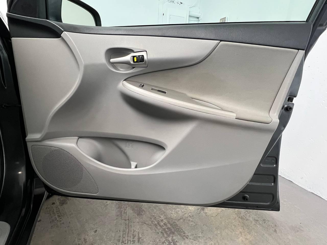 Toyota Corolla 4dr Sdn Auto LE (Natl) 2012