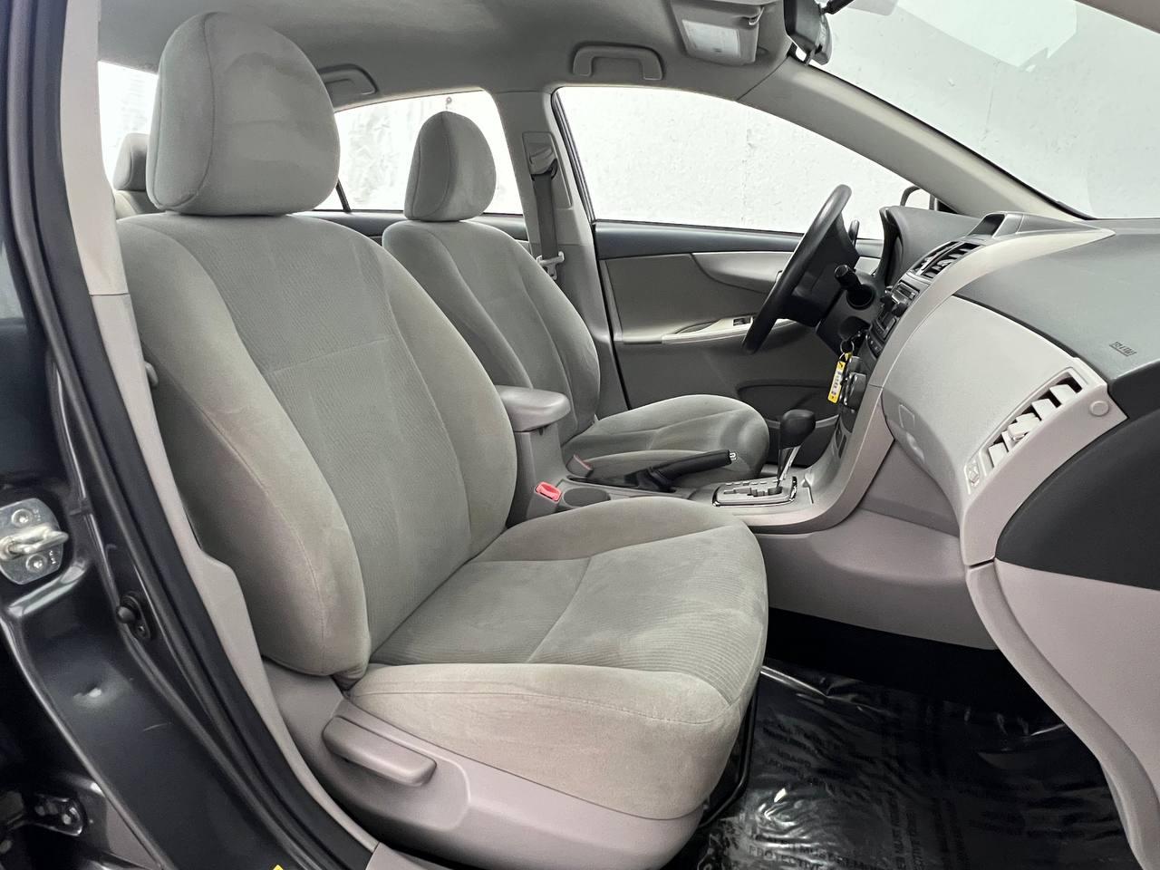 Toyota Corolla 4dr Sdn Auto LE (Natl) 2012