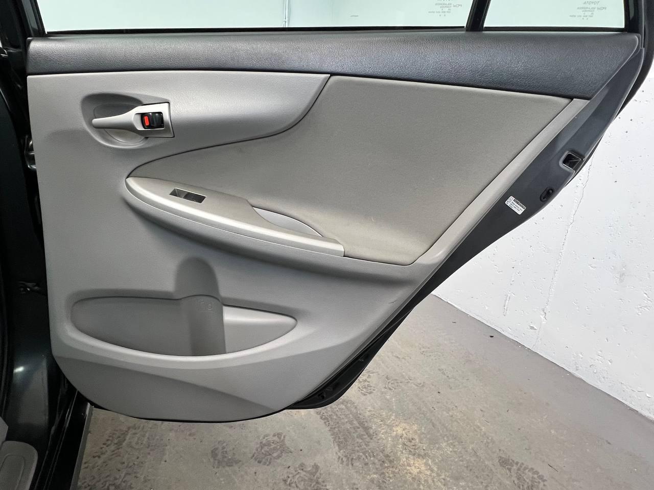 Toyota Corolla 4dr Sdn Auto LE (Natl) 2012