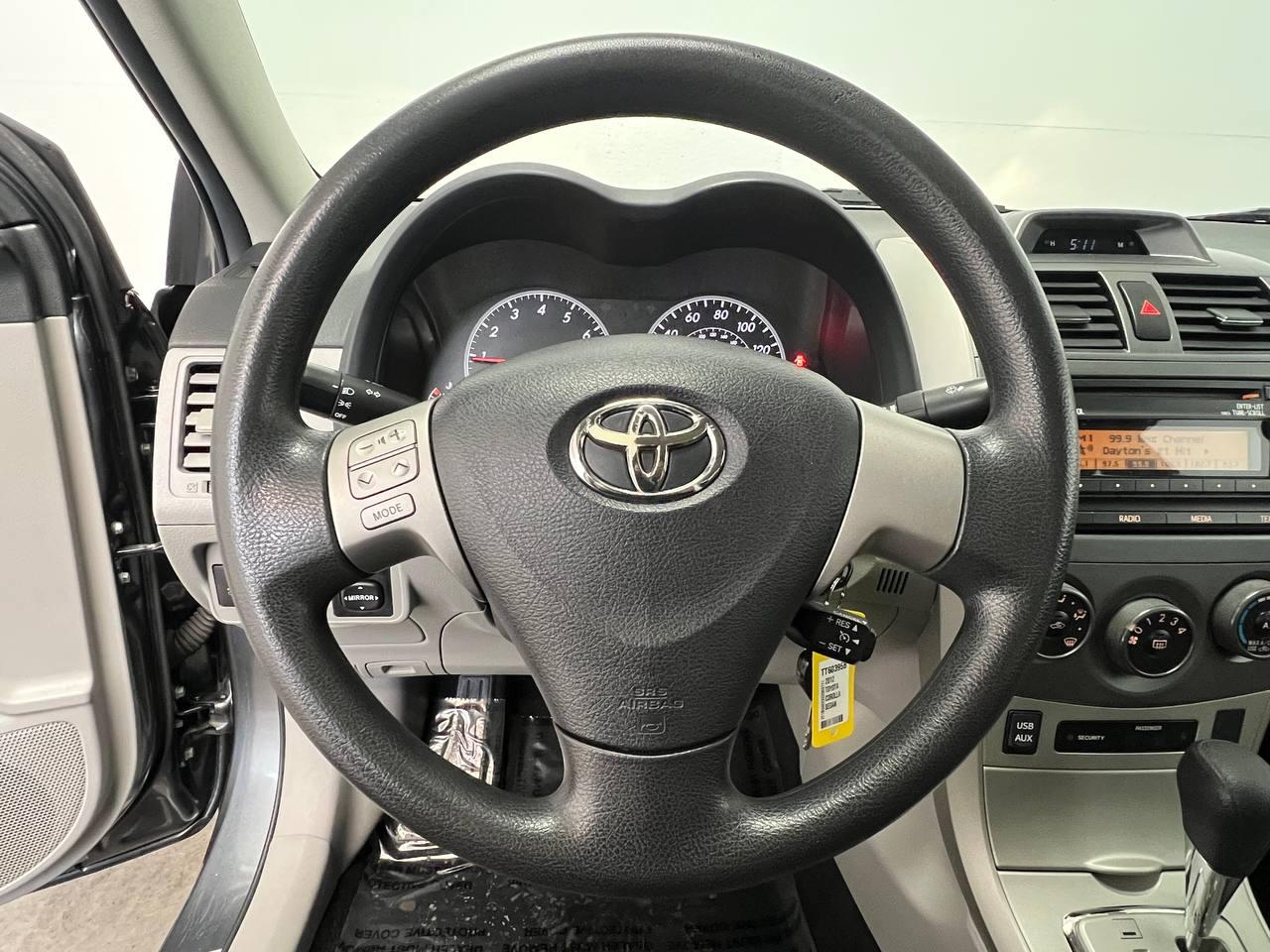 Toyota Corolla 4dr Sdn Auto LE (Natl) 2012