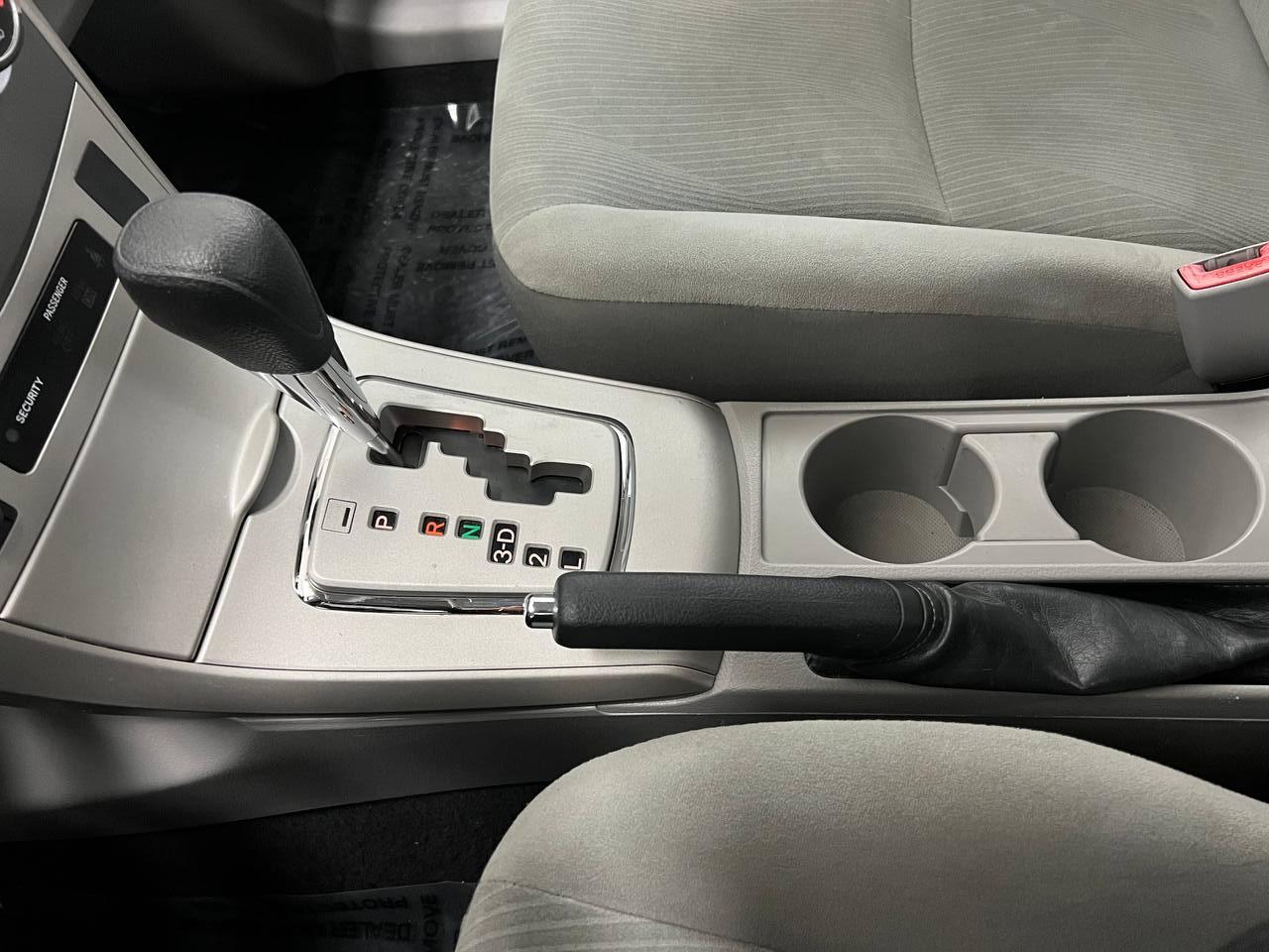 Toyota Corolla 4dr Sdn Auto LE (Natl) 2012