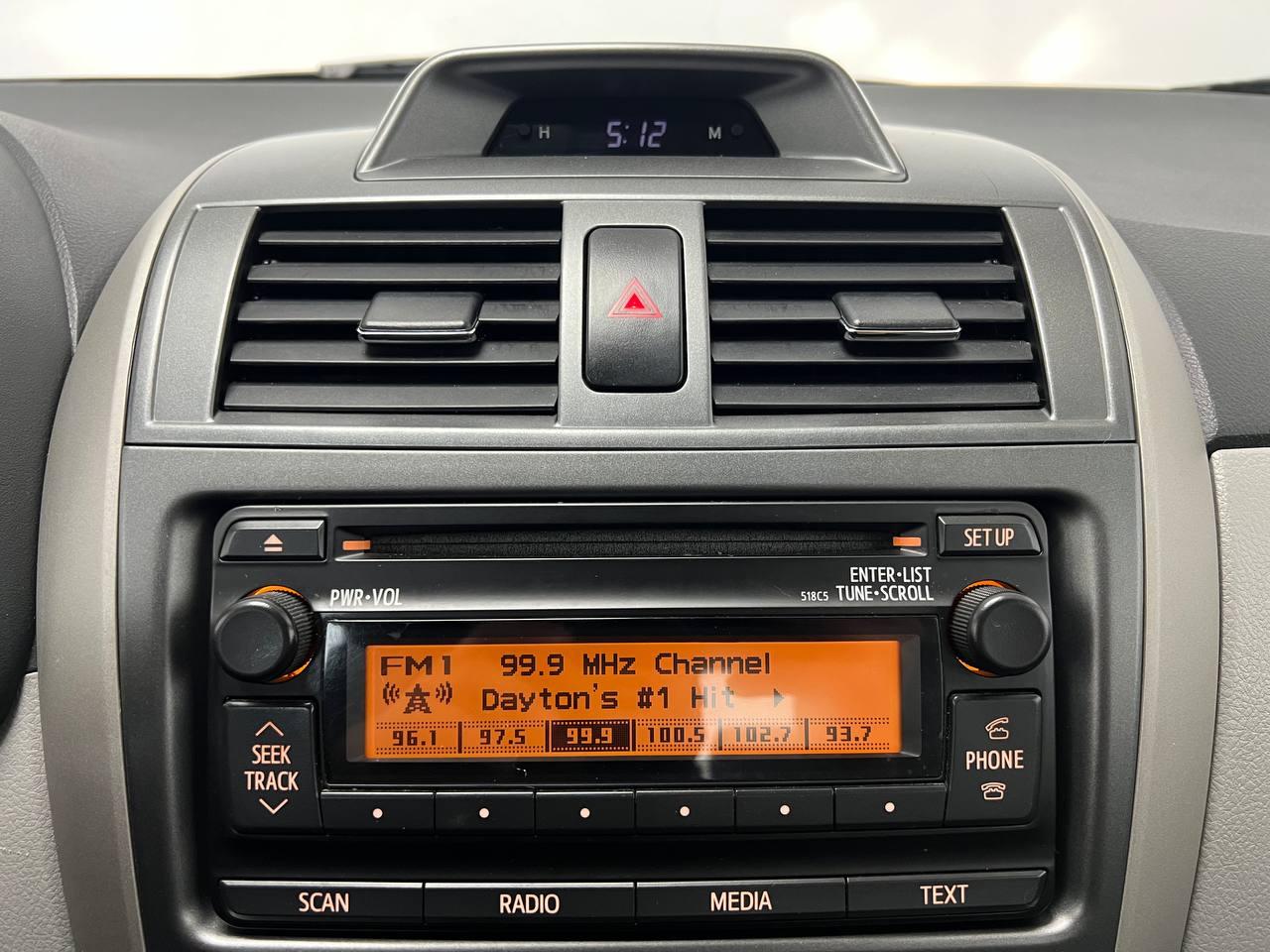 Toyota Corolla 4dr Sdn Auto LE (Natl) 2012