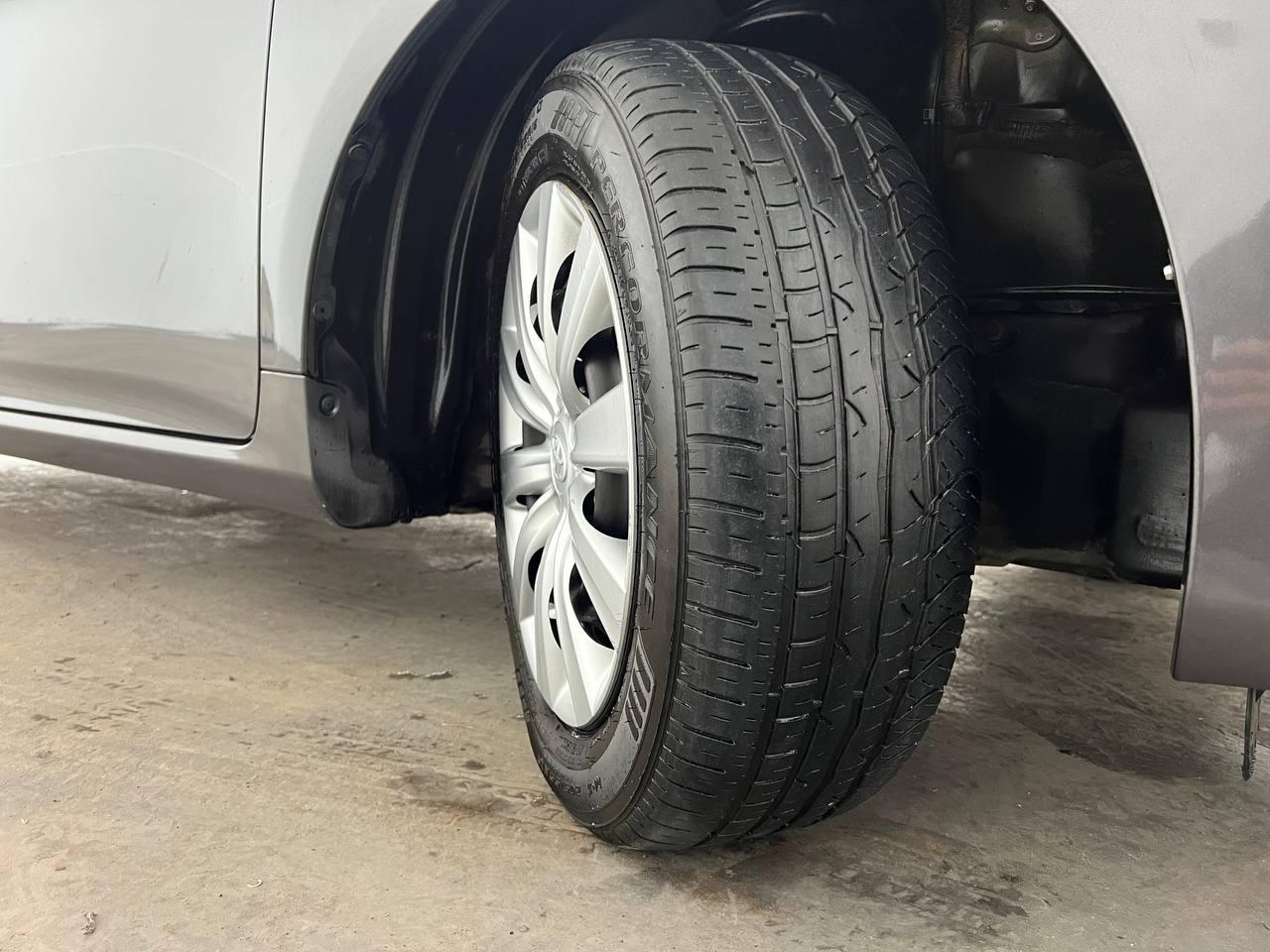 Toyota Corolla 4dr Sdn Auto LE (Natl) 2012