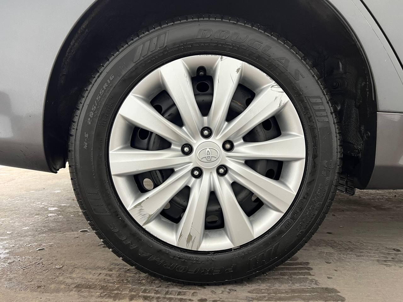 Toyota Corolla 4dr Sdn Auto LE (Natl) 2012