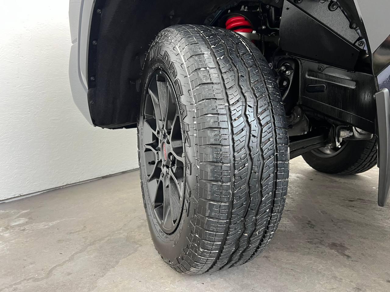 Toyota Tundra 4WD  2025